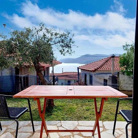 Dora'S House Comfortable Apartment With A Yard And View Pyrgadikia Exterior photo