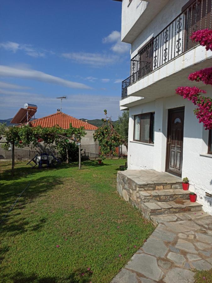 Dora'S House Comfortable Apartment With A Yard And View Pyrgadikia Exterior photo