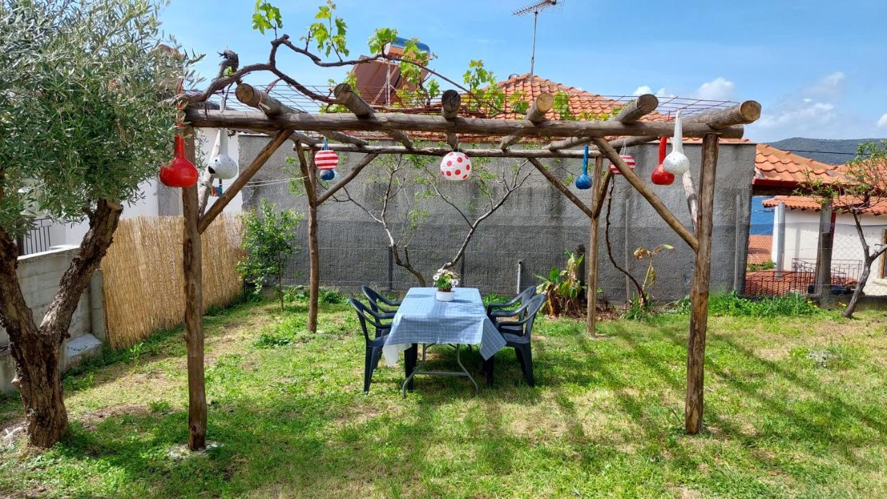 Dora'S House Comfortable Apartment With A Yard And View Pyrgadikia Exterior photo