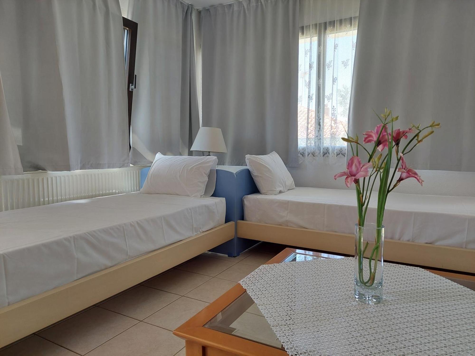 Dora'S House Comfortable Apartment With A Yard And View Pyrgadikia Exterior photo