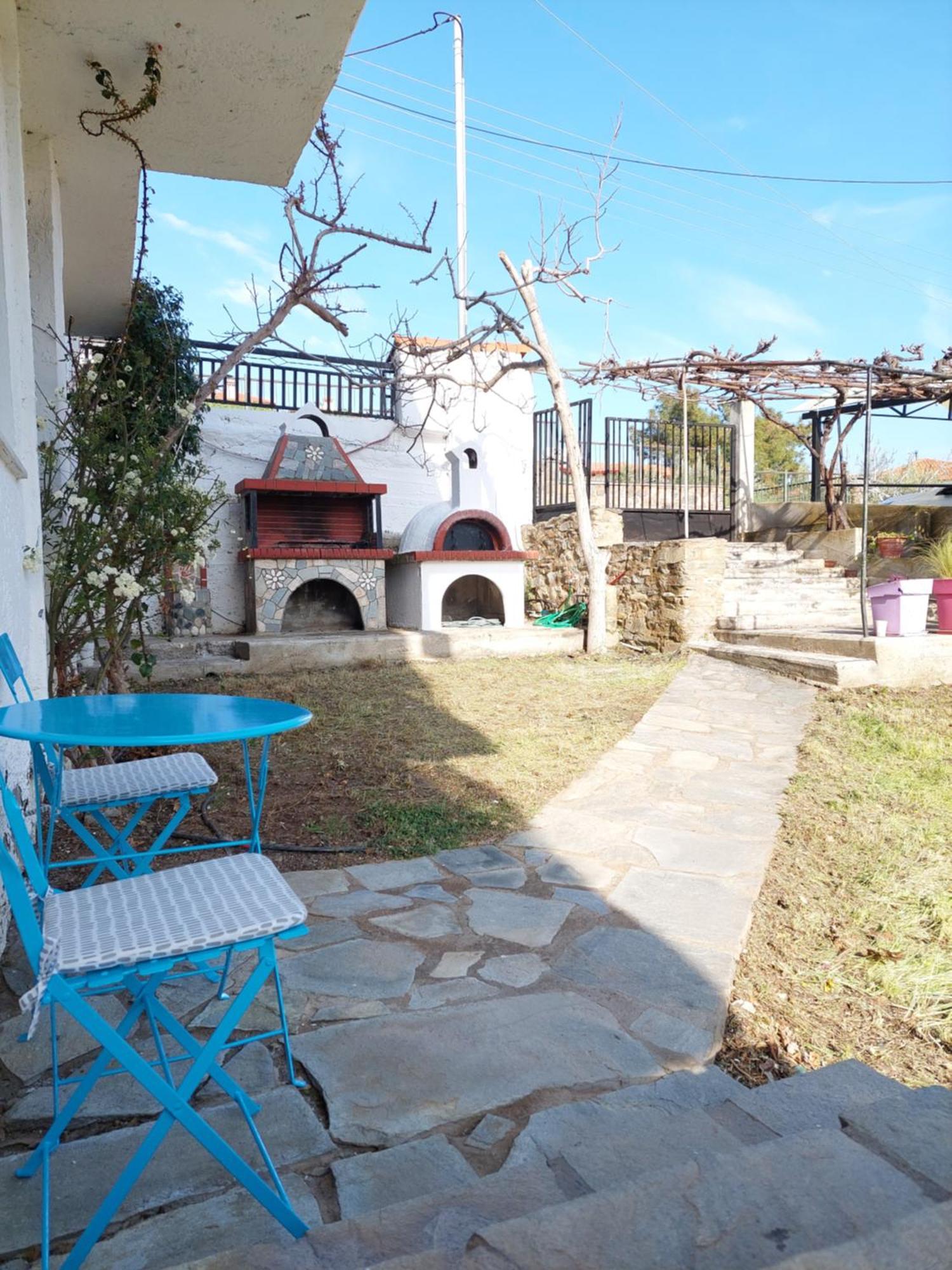 Dora'S House Comfortable Apartment With A Yard And View Pyrgadikia Exterior photo