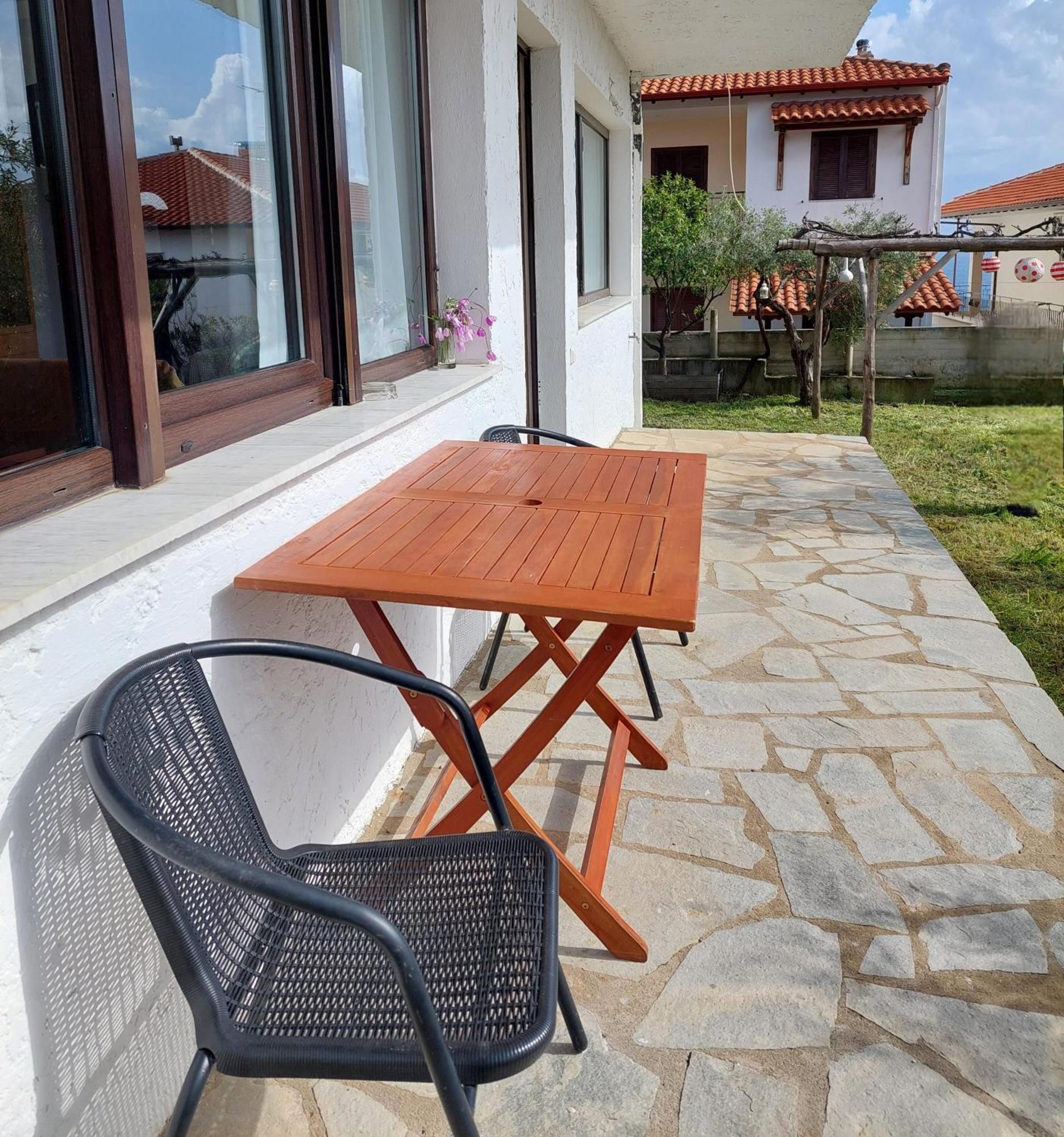 Dora'S House Comfortable Apartment With A Yard And View Pyrgadikia Exterior photo