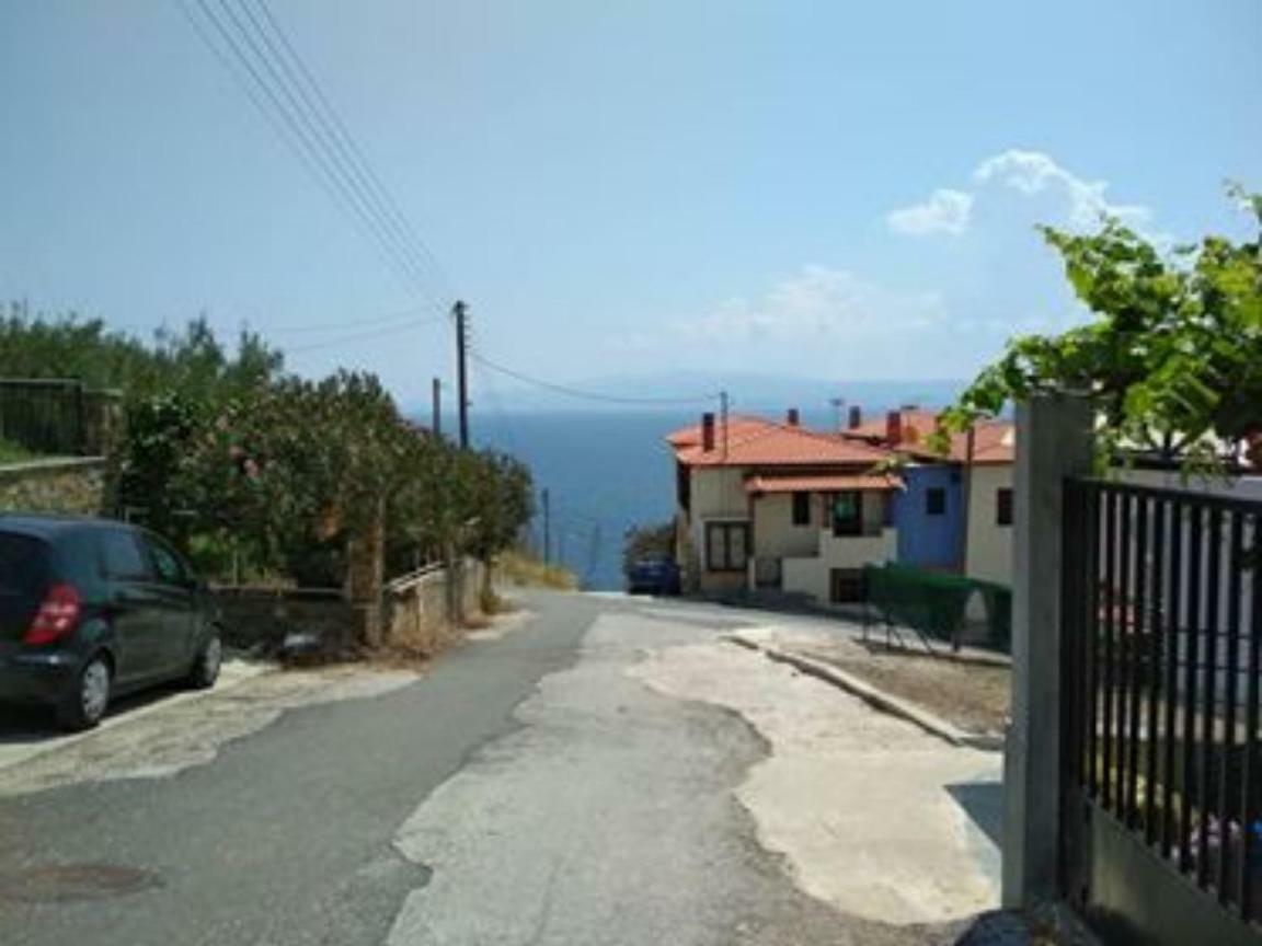 Dora'S House Comfortable Apartment With A Yard And View Pyrgadikia Exterior photo