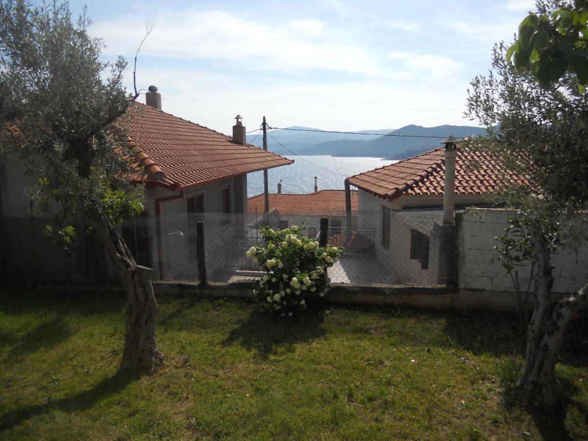 Dora'S House Comfortable Apartment With A Yard And View Pyrgadikia Exterior photo
